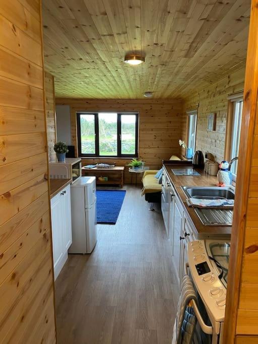 Idyllic Cornish Retreat At Puffin Lodge Helston Exteriör bild