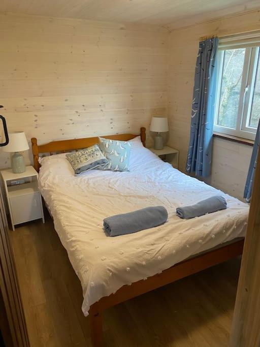 Idyllic Cornish Retreat At Puffin Lodge Helston Exteriör bild