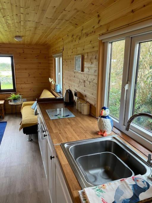Idyllic Cornish Retreat At Puffin Lodge Helston Exteriör bild