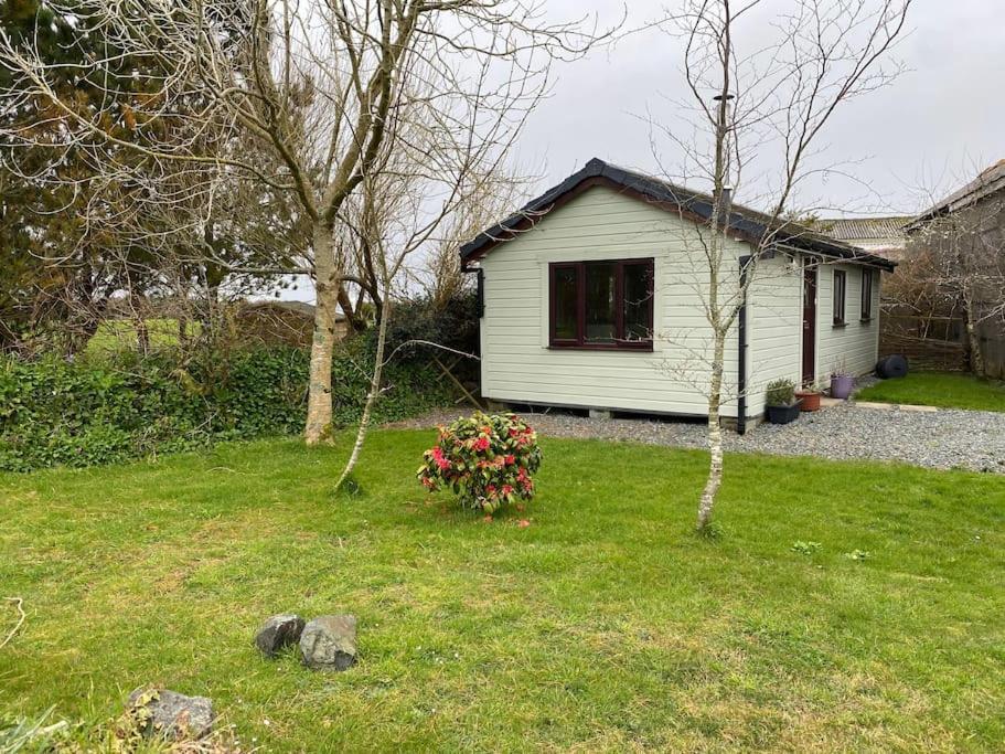 Idyllic Cornish Retreat At Puffin Lodge Helston Exteriör bild